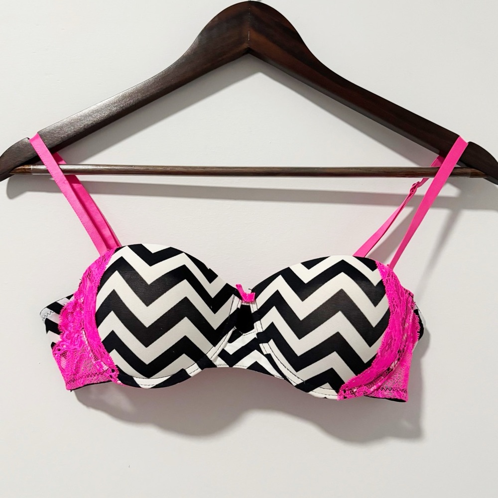 XOXO Black and White Chevron Pushup Bra with Sheer‎ Pink Lace Size 34B Padded